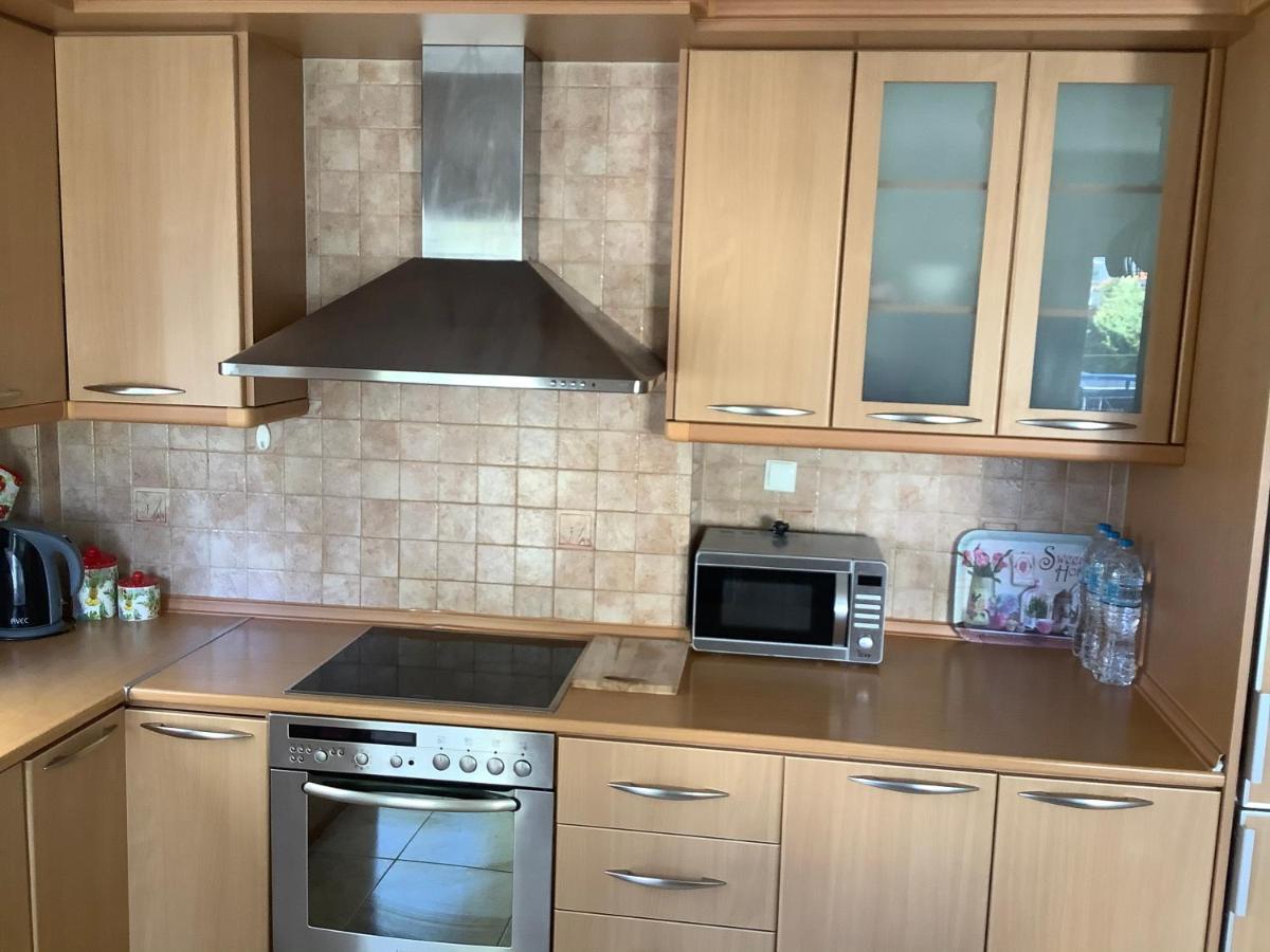 Lovely And Sunny Apartament 300M From Beach!! Peraía Eksteriør bilde