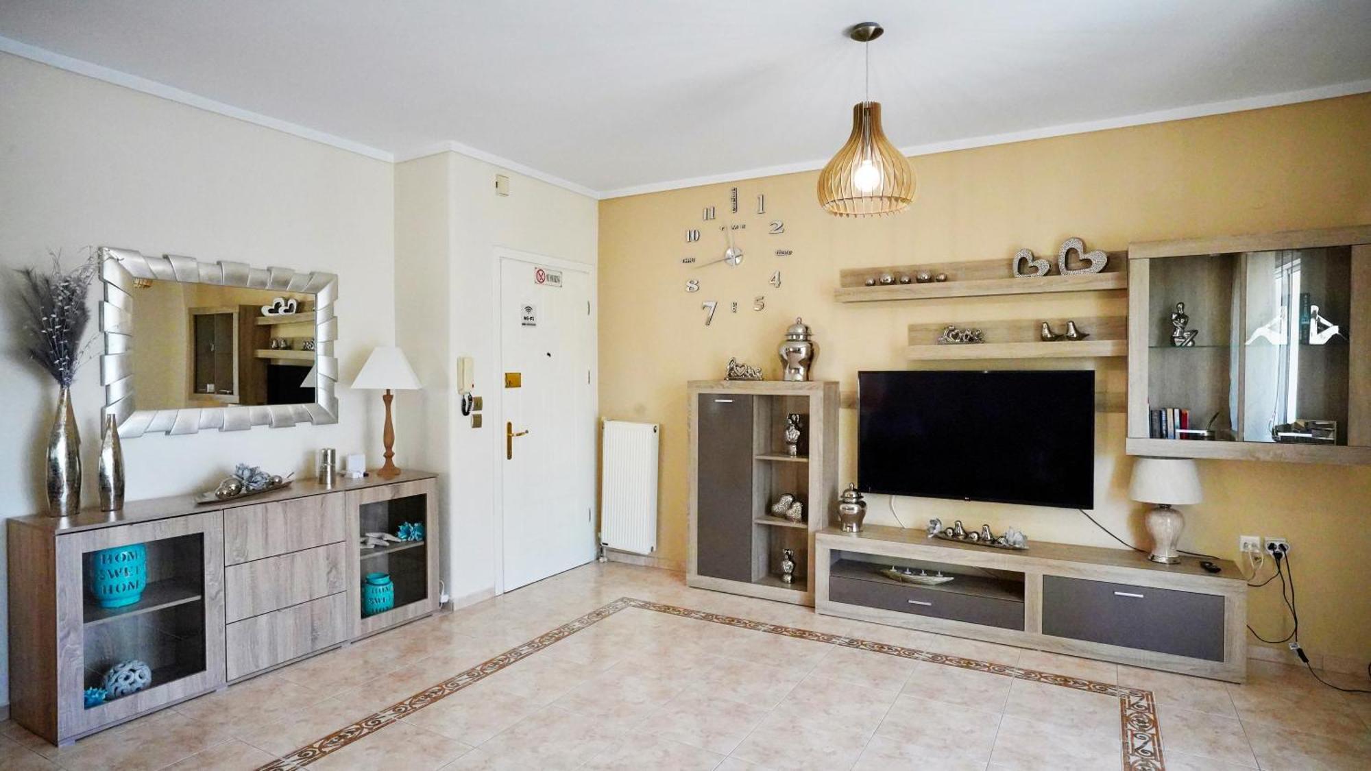 Lovely And Sunny Apartament 300M From Beach!! Peraía Eksteriør bilde