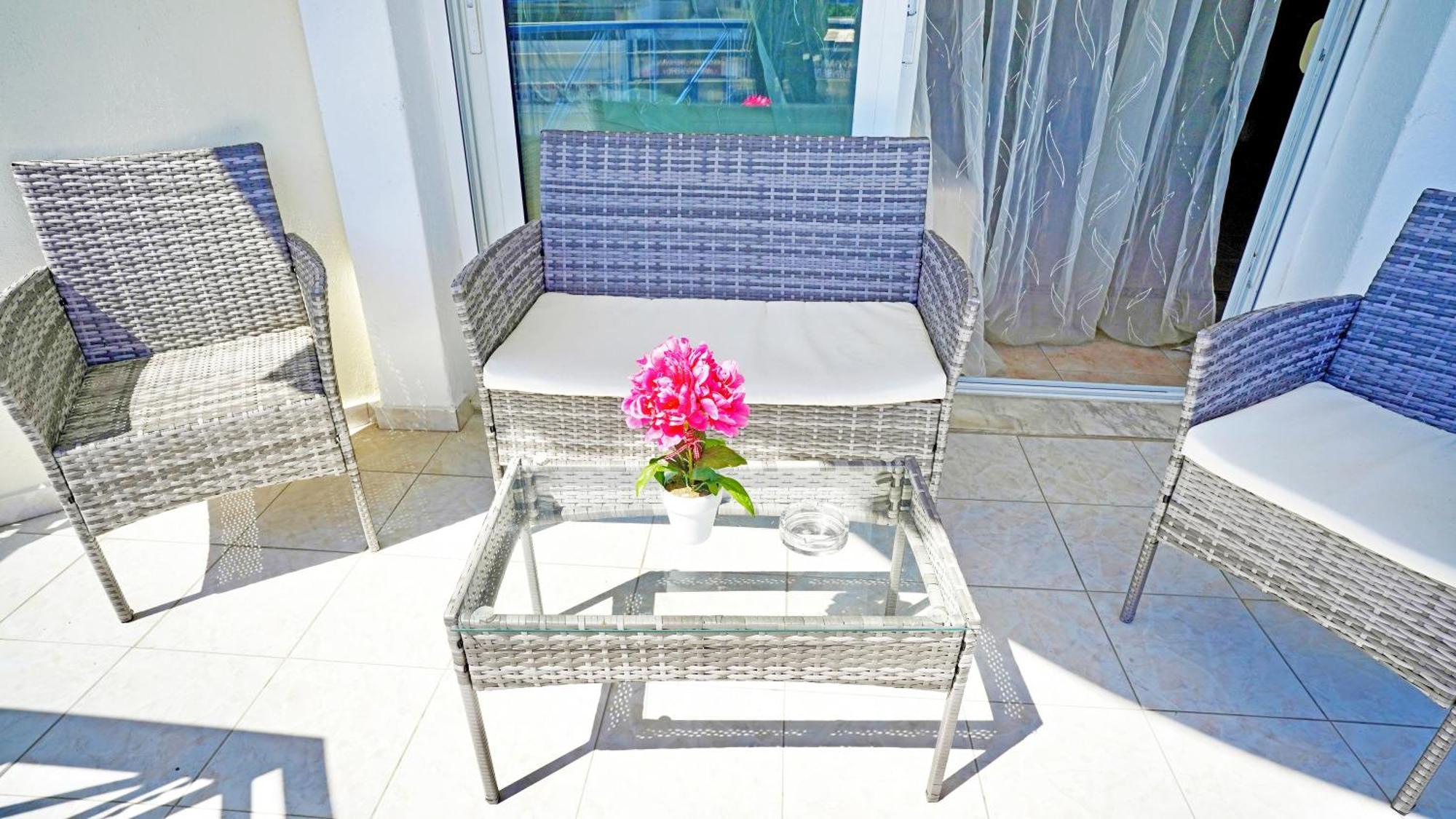 Lovely And Sunny Apartament 300M From Beach!! Peraía Eksteriør bilde