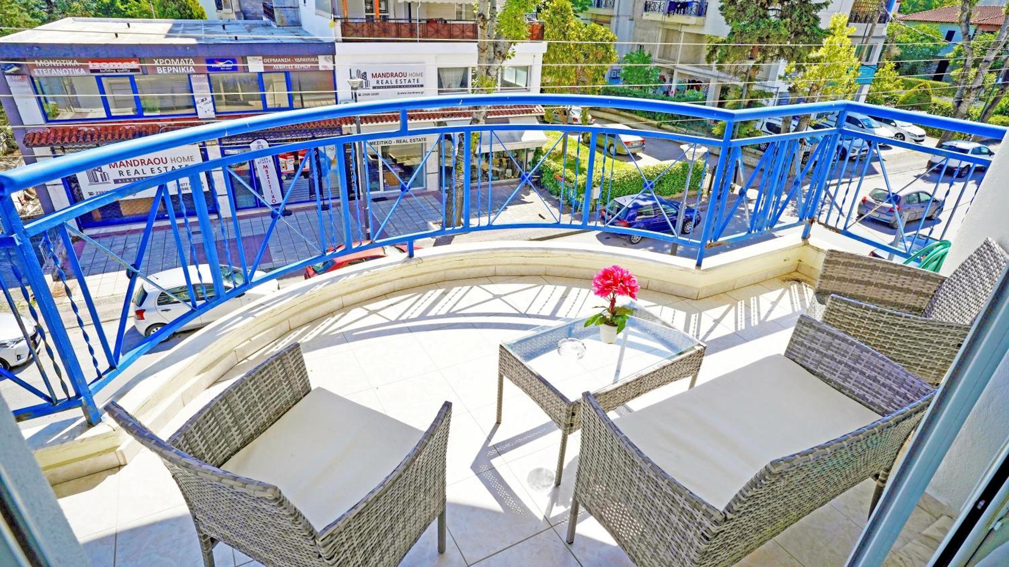 Lovely And Sunny Apartament 300M From Beach!! Peraía Eksteriør bilde