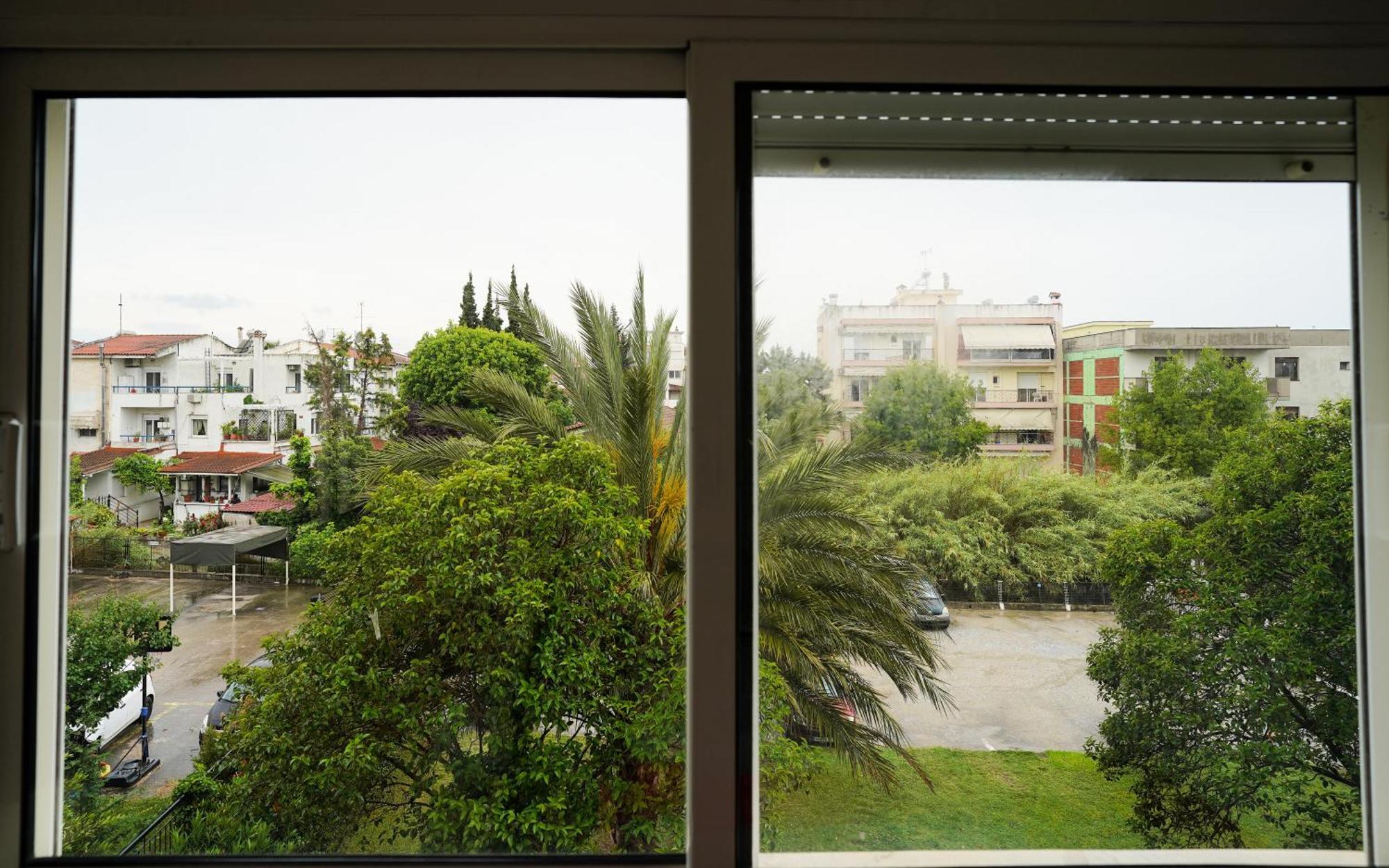 Lovely And Sunny Apartament 300M From Beach!! Peraía Eksteriør bilde