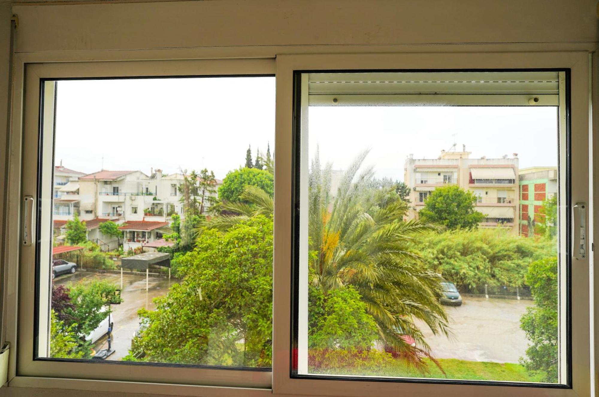 Lovely And Sunny Apartament 300M From Beach!! Peraía Eksteriør bilde