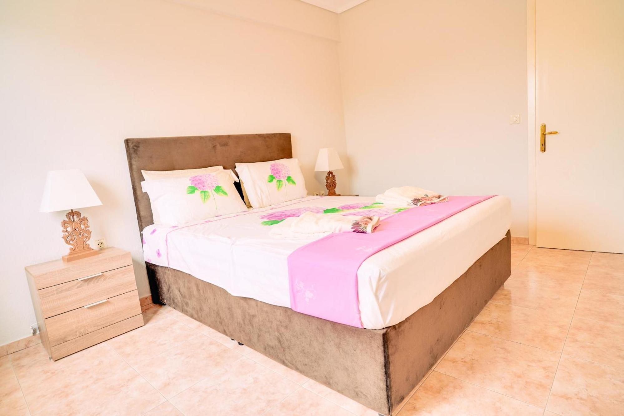 Lovely And Sunny Apartament 300M From Beach!! Peraía Eksteriør bilde