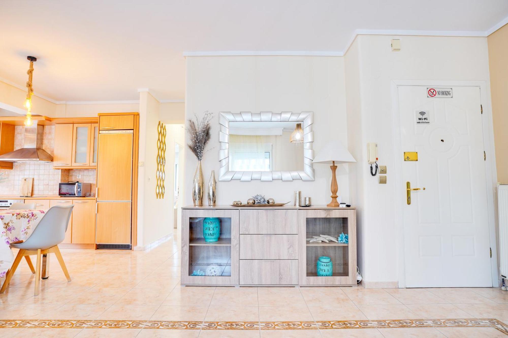 Lovely And Sunny Apartament 300M From Beach!! Peraía Eksteriør bilde