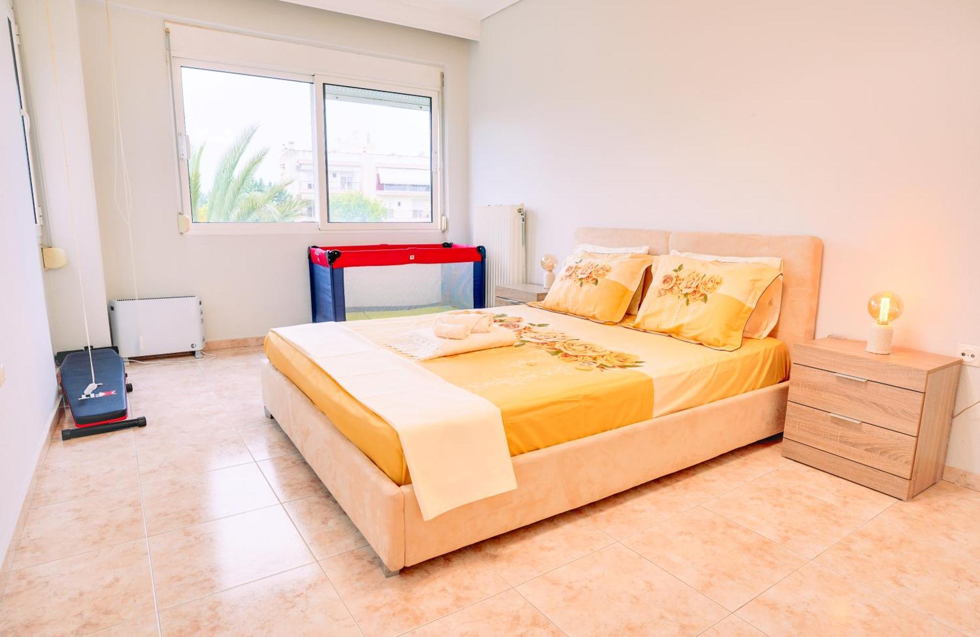 Lovely And Sunny Apartament 300M From Beach!! Peraía Eksteriør bilde