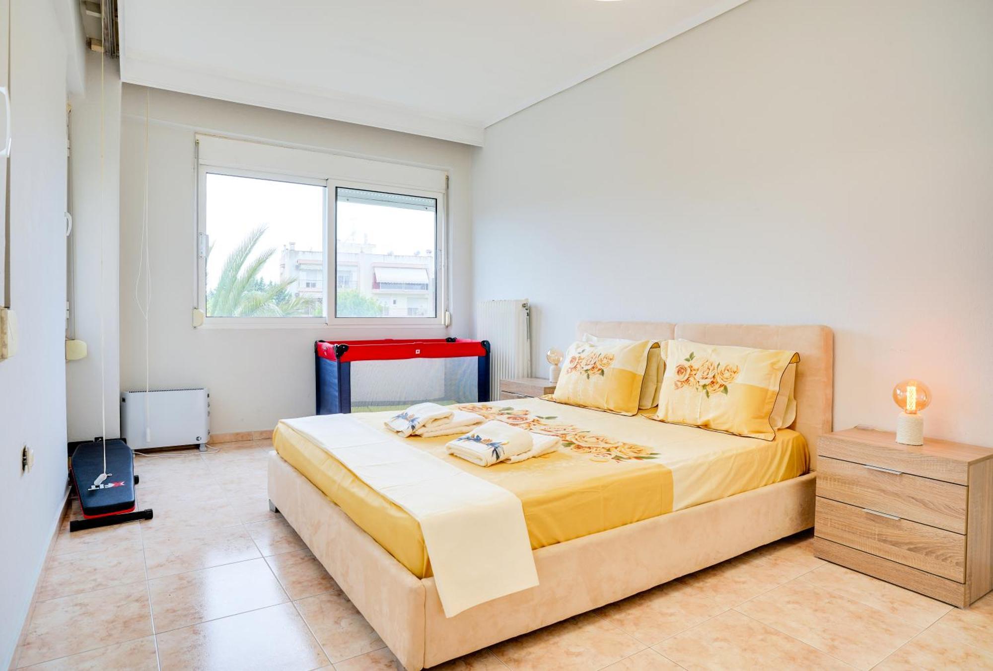 Lovely And Sunny Apartament 300M From Beach!! Peraía Eksteriør bilde