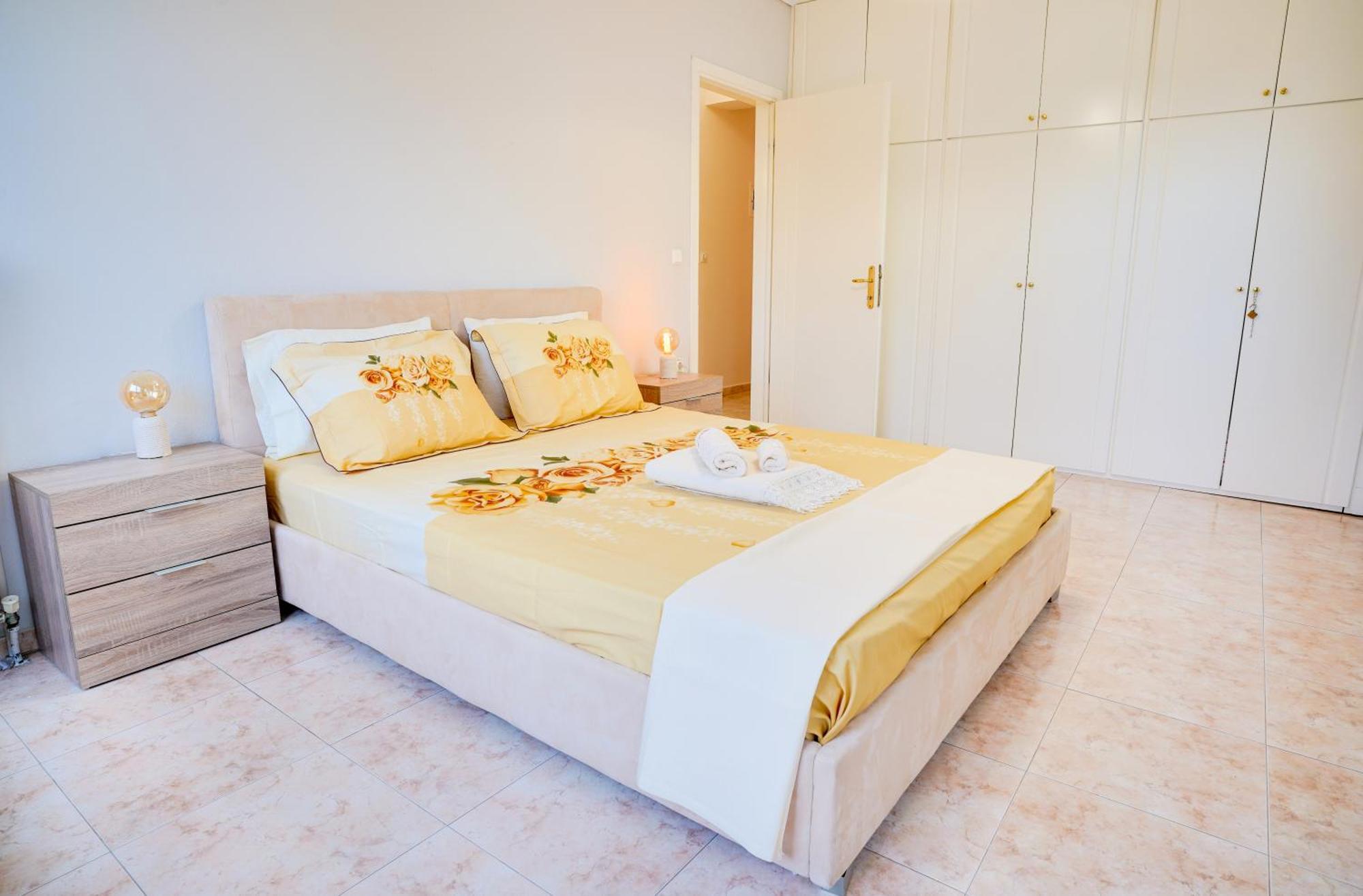 Lovely And Sunny Apartament 300M From Beach!! Peraía Eksteriør bilde