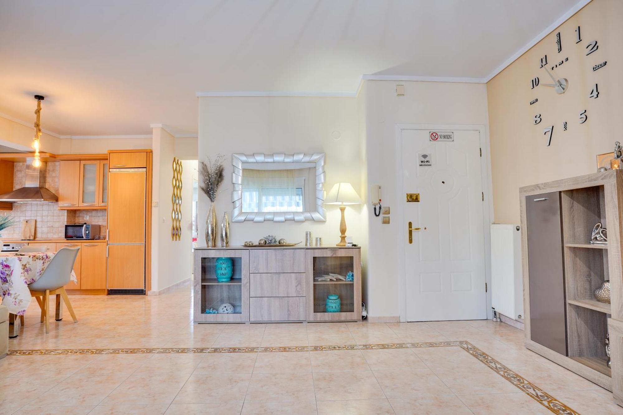 Lovely And Sunny Apartament 300M From Beach!! Peraía Eksteriør bilde