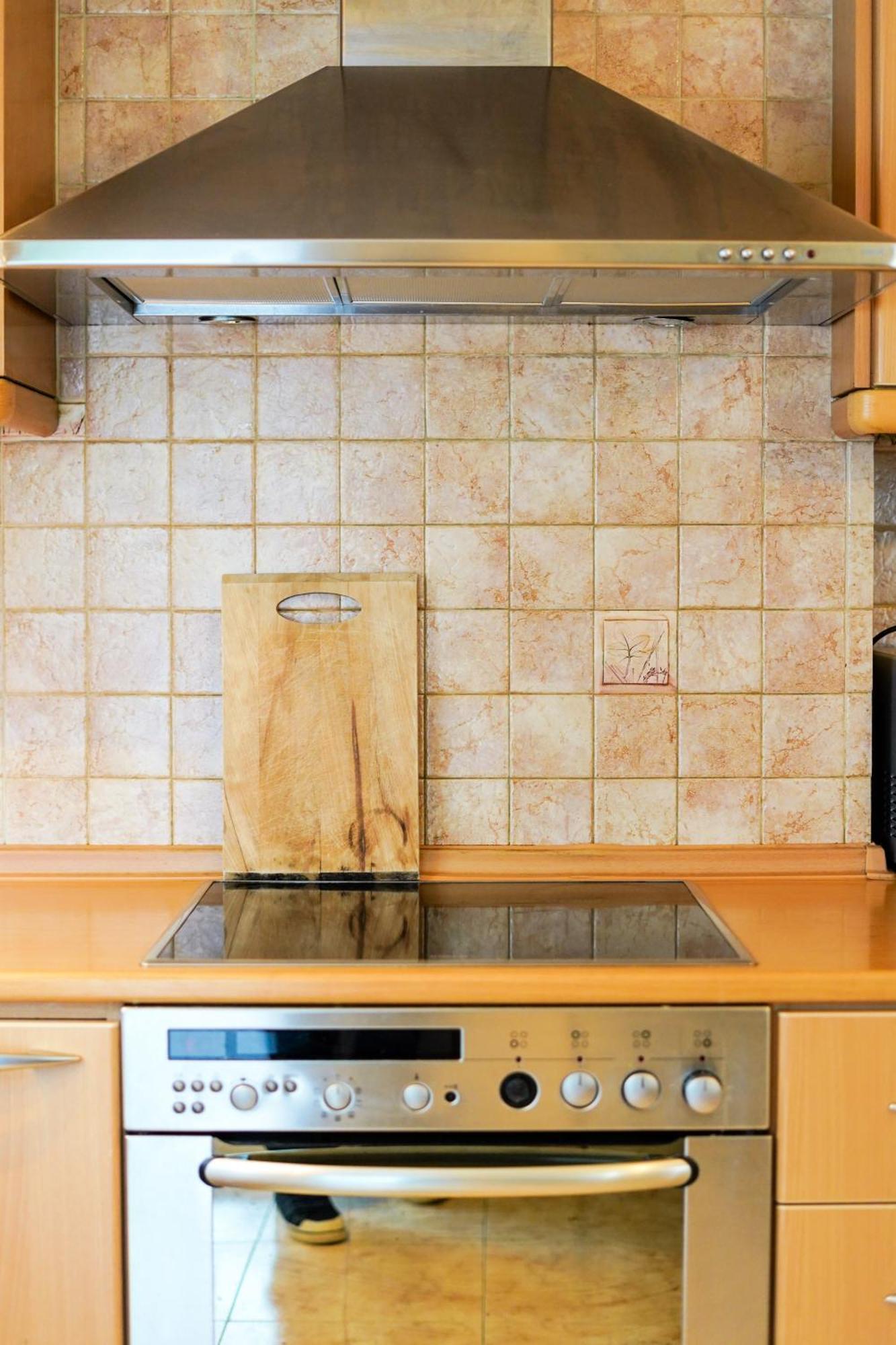 Lovely And Sunny Apartament 300M From Beach!! Peraía Eksteriør bilde