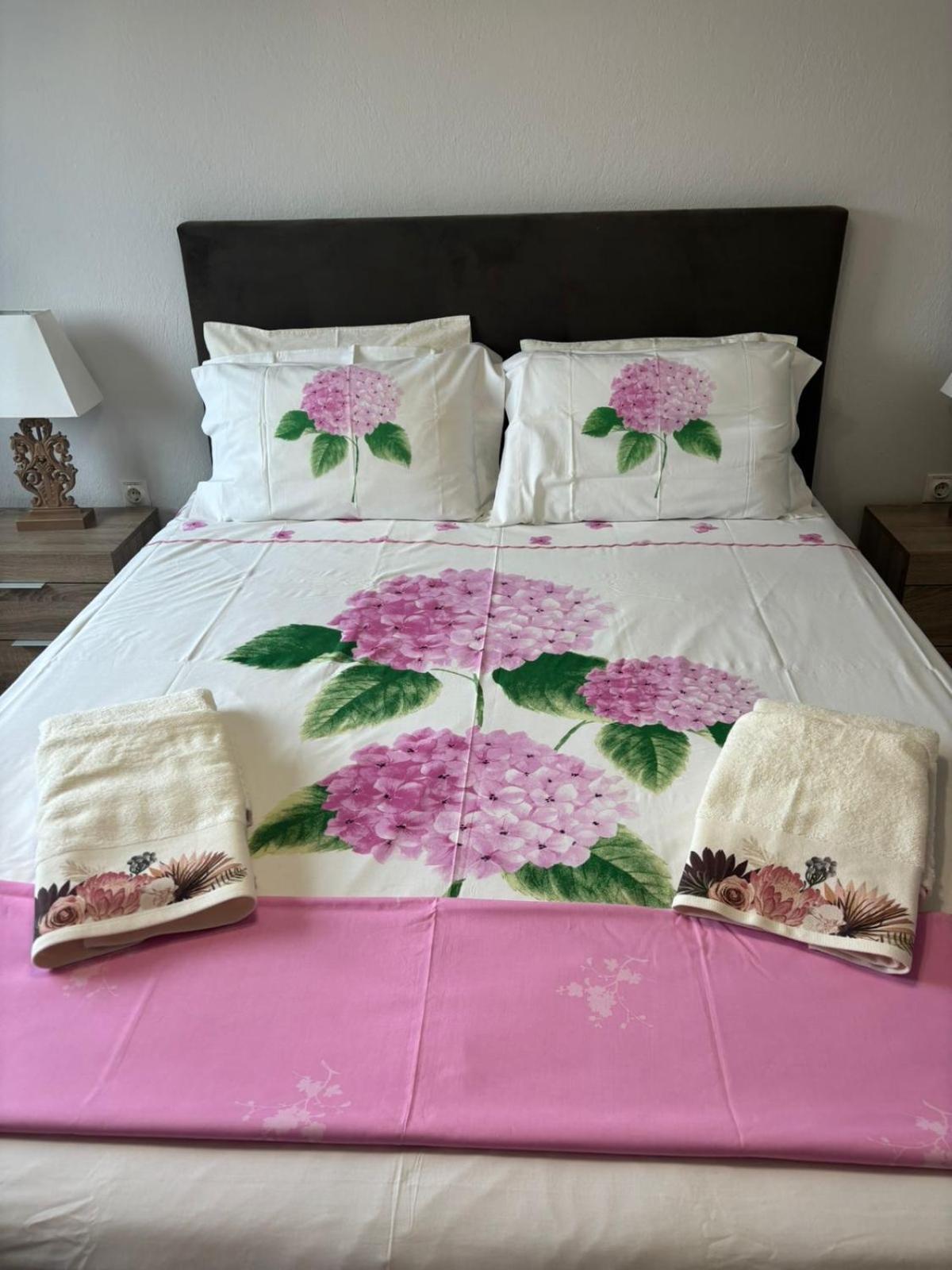 Lovely And Sunny Apartament 300M From Beach!! Peraía Eksteriør bilde