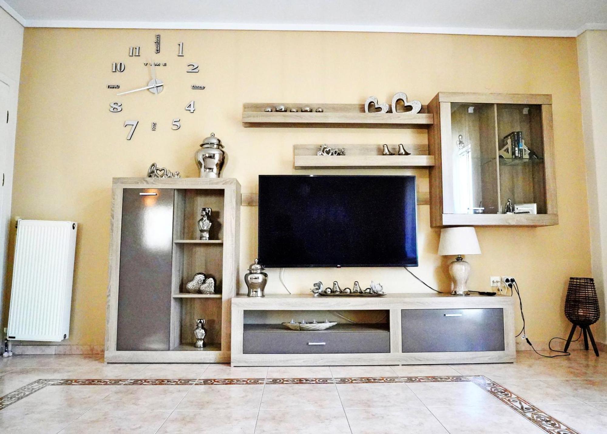 Lovely And Sunny Apartament 300M From Beach!! Peraía Eksteriør bilde